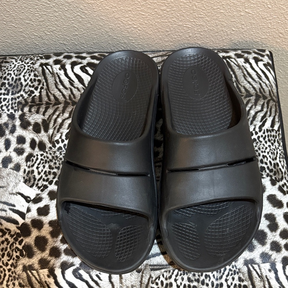 OOFOS Black Shock Absorbing Ooahh Slides Nordstrom Worn Once EU40 9 $59.95